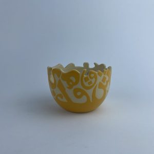 A U-shaped small bowl adorned with calligraphy cut edges. Designed for serving nuts