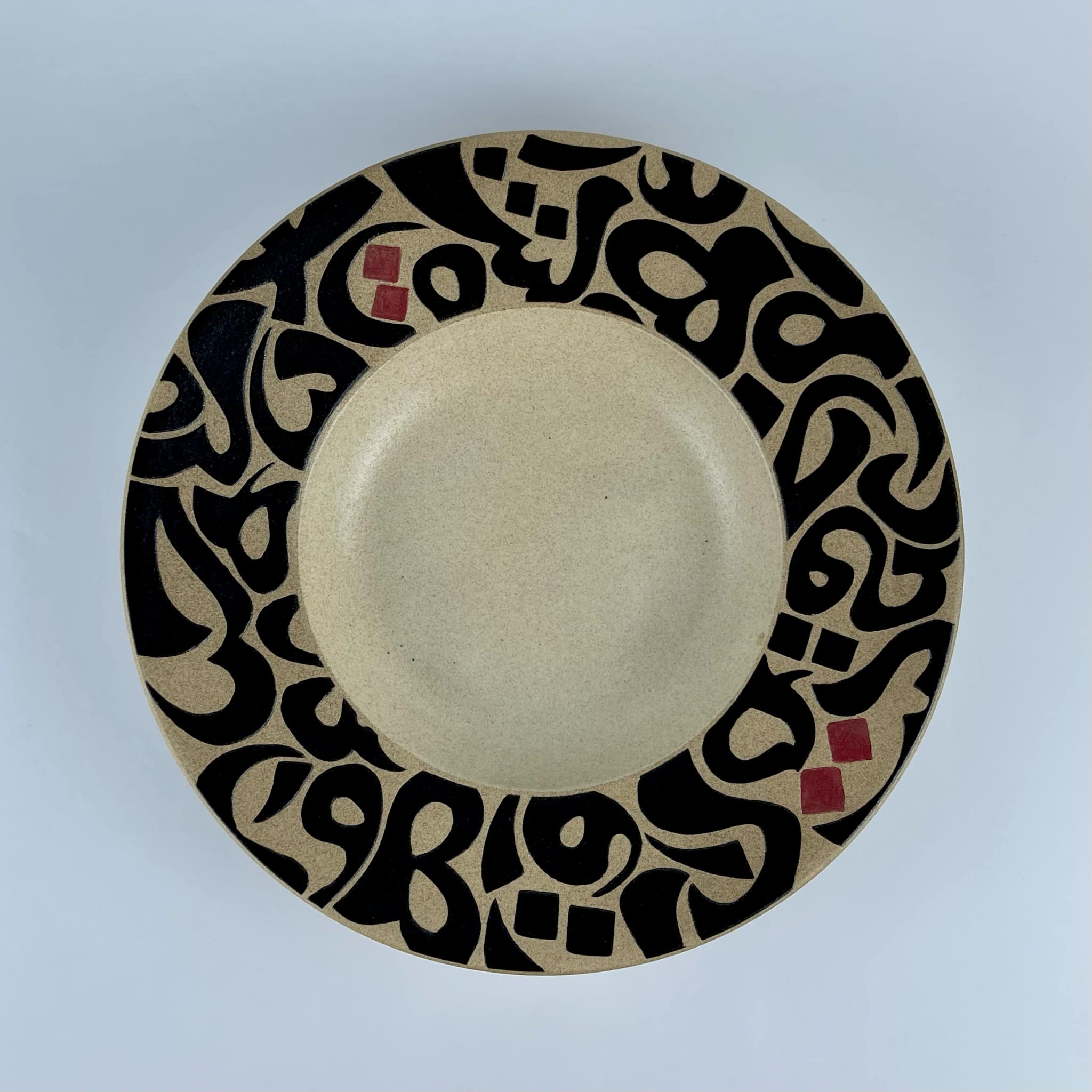 designed for presenting dishes or serving pasta.
