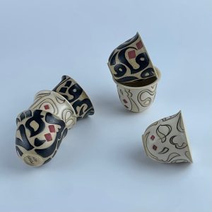 Set of six handleless cups with black and beige calligraphy