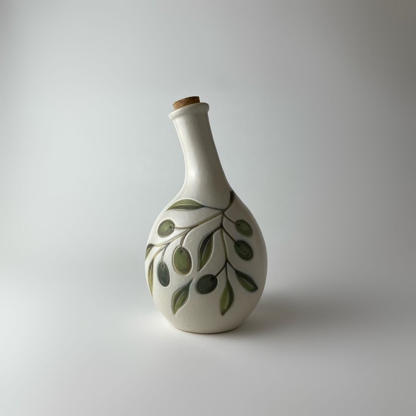 A multi-use bottle featuring olive branch motifs. Suitable for serving oil