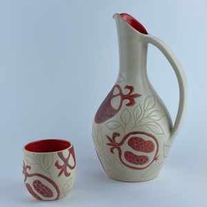 A set consisting of a pitcher and four tumblers